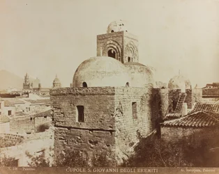 Kirche San Giovanni degli Eremiti in Palermo, Detail der Kuppeln