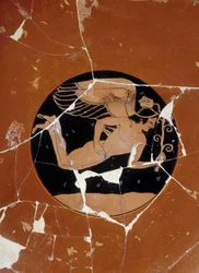 Attische Schale mit roten Figuren (Detail), signiert vom Töpfer Kachrylion, die einen griechischen Helden in Gestalt eines schönen jungen Mannes mit Flügeln darstellt (vielleicht Eros), 510 v. Chr. Griechische Keramik restauriert. Museo archeologico Firenz
