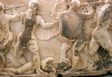 Kampf um den Körper des Patroklos, Fries aus dem Schatzhaus der Siphnier, ca. 525 v. Chr.