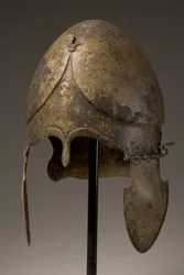 Helm mit phallischem Applikat, Chalkidisch, 5.-4. Jahrhundert v. Chr.
