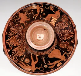 Patera mit Mänade und Eros (Terrakotta, 325-300 v. Chr.)