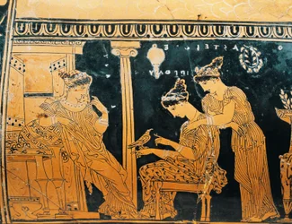 Rotfigurige Keramik, Epinetron des Eretria-Malers, Frau bei ihrer Toilette (Detail)