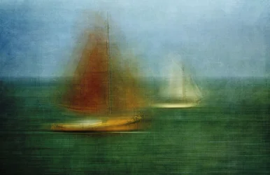 Segelboote auf ruhigem Ozean
