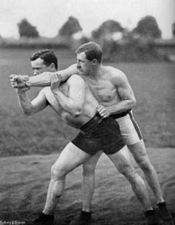 Die fliegende Stute draußen, Wrestling-Show, Aldershot, Hampshire, 1896