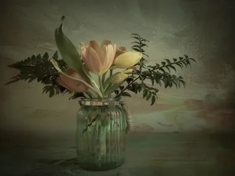 Tulpen in einer Vintage-Vase