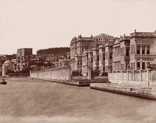Dolmabahçe-Palast und Deutsche Botschaft