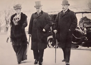 John Pierpont Morgan mit seinem Sohn und seiner Tochter bei der Money Trust Investigation