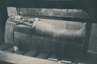 Dreifaches Nest aus goldenen Kästchen zur Bewahrung der armen menschlichen Tonerde, um 1935