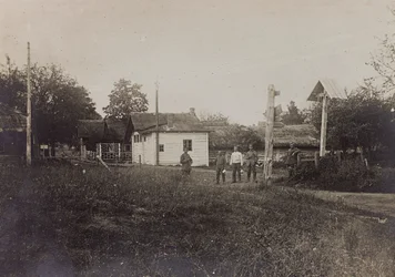 Erster Weltkrieg: die Ukraine in den Jahren 1914-1916 während der Invasion der deutschen Armee. Landstraße (s/w Foto)