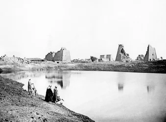 Heiliger See und Tempelruinen, Karnak, Nubien, Ägypten, 1887