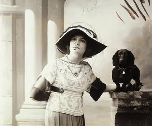 Porträt des französischen Schauspielers Pierre Frondaie in der Theaterrolle von Michelle