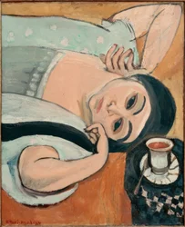 Laurette mit der Kaffeetasse