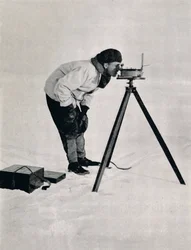 Leutnant Pennell mit einem Prismatischen Kompass, Dezember 1910, 1913