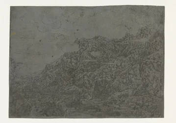 Felsige Landschaft mit niedrigen Wolken