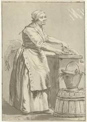 Frau, die Fisch säubert