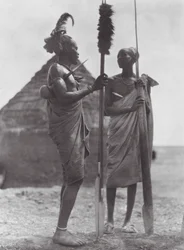 Afrika: Shilluks in Festkleidung
