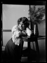 Anni Simberg im Atelier von Selkäranta