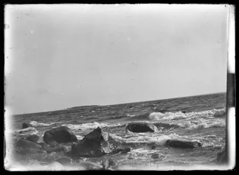 Meereslandschaft von Selkäranta, in der Ferne die Insel Mensin