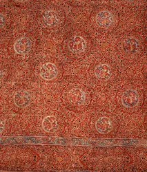 Stoff mit Blumenmuster und Rundeln in Rahmen