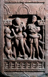 Indische Kunst: Sundarananda (Nanda) hilft Sundari bei ihrer Toilette. Periode Kouchane (Kushan oder Kushan)