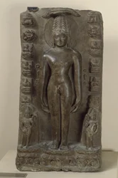 Relief, das Vrishabha, den ersten Tirthankara, darstellt