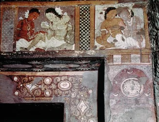 Zwei Paare, aus dem Inneren der Höhle 17