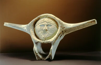 Januskopf, aus Cape Dorset (Walwirbel)