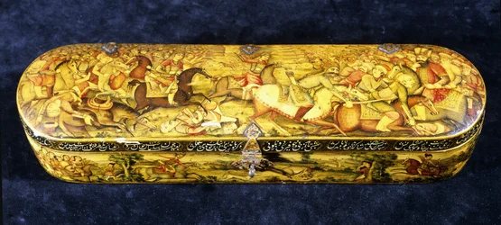 Eine Pappmaché-Federbox, der Deckel bemalt mit der Schlacht von Chaldiran