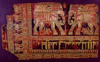 Islamische Kunst: Leichentuch des Heiligen Josse. Seidenstoff, 901 n. Chr. Aus der Abtei Saint Josse, Khorasan, Chorasan oder Khurasan. Herat, modernes Afghanistan. Paris, Louvre Museum