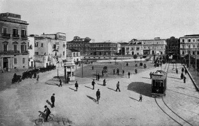 Taranto, Piazza Castello, Eingang zur Drehbrücke (s/w Foto)