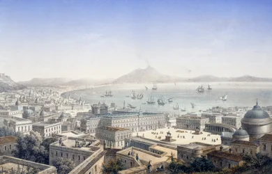 Vogelperspektive auf den Königspalast und die Piazza Plebiscito in Neapel, Italien