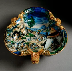 Keramikbecher in Form eines Kleeblatts, dekoriert mit der Darstellung von Hannibal während der Alpenüberquerung, hergestellt in Urbino in der Werkstatt Fontana, Italien. Um 1550. Florenz, Museo Nazionale del Bargello