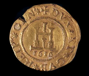 Währung der Republik Genua: eine Gold-Quadrupla mit einem Genua-Portal. Durchmesser 32 mm. 1616. Vorderseite. Genua Musei di Strada Nuova