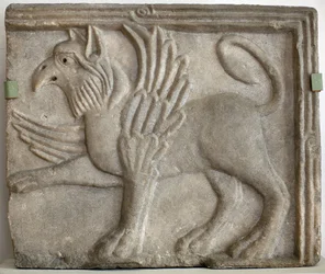 Greif (oder Gryphe). Flachrelief, Marmor, Venedig (Italien) 12. Jahrhundert. Nationalgalerie, Sternberg-Palast, Prag (Tschechien)
