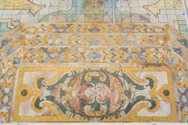 Hochaltar, Predella und Boden