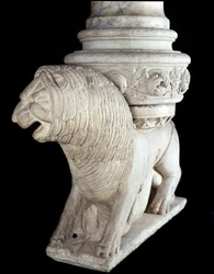 Löwe (Marmorskulptur, spätes 12. Jahrhundert)
