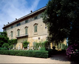 Ansicht der Westfassade der Villa La Pietra