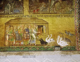Während seine Familie darauf wartet, an Bord zu gehen, hilft Noah den Tieren, die Arche zu betreten