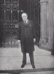 Dr. Robert Wallace