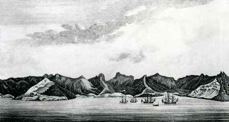Ansicht der Cumberland Bay auf der Insel Juan Fernandes, ca. 1745 (Gravur)