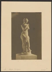 [Statue einer Frau]