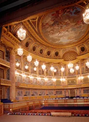 Ansicht des Inneren der Königlichen Oper von Versailles, realisiert von Ange-Jacques Gabriel (1698-1782)