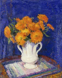 Ringelblumen in einer weißen Vase