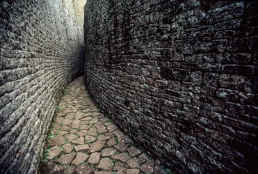 Die Ruinen von Groß-Simbabwe wurden zwischen 1250 n. Chr. erbaut