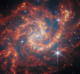 Webb besucht eine sternbildende Spirale