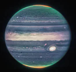 Webbs Jupiter-Bilder zeigen Polarlichter und Dunst