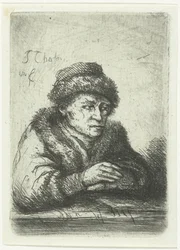 Erwachsener Mann an einem Tisch, in Pelzmantel