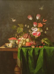 Stillleben mit Obst und Blumen mit einem Papagei auf einem Tisch mit grünem Tuch
