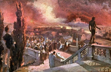 Römischer Kaiser Nero spielt Musik und schaut auf das Feuer von Rom