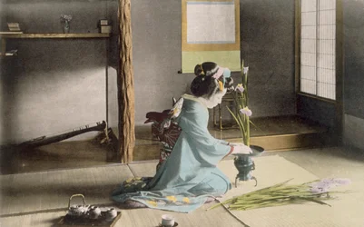 Mädchen arrangiert Blumen, 1890er
